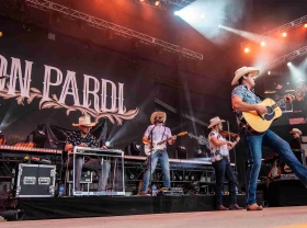 5 Country Concert Outfits That Steal the Show